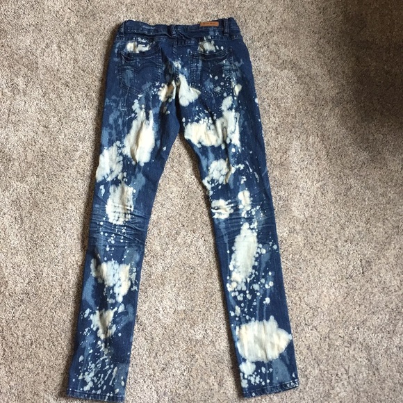 Destroyed & Bleached Skinny Jeans - Picture 3 of 3